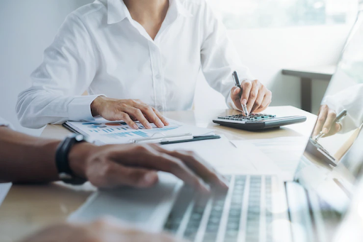 Qual a lei que regulamenta o cálculo do pró-labore?